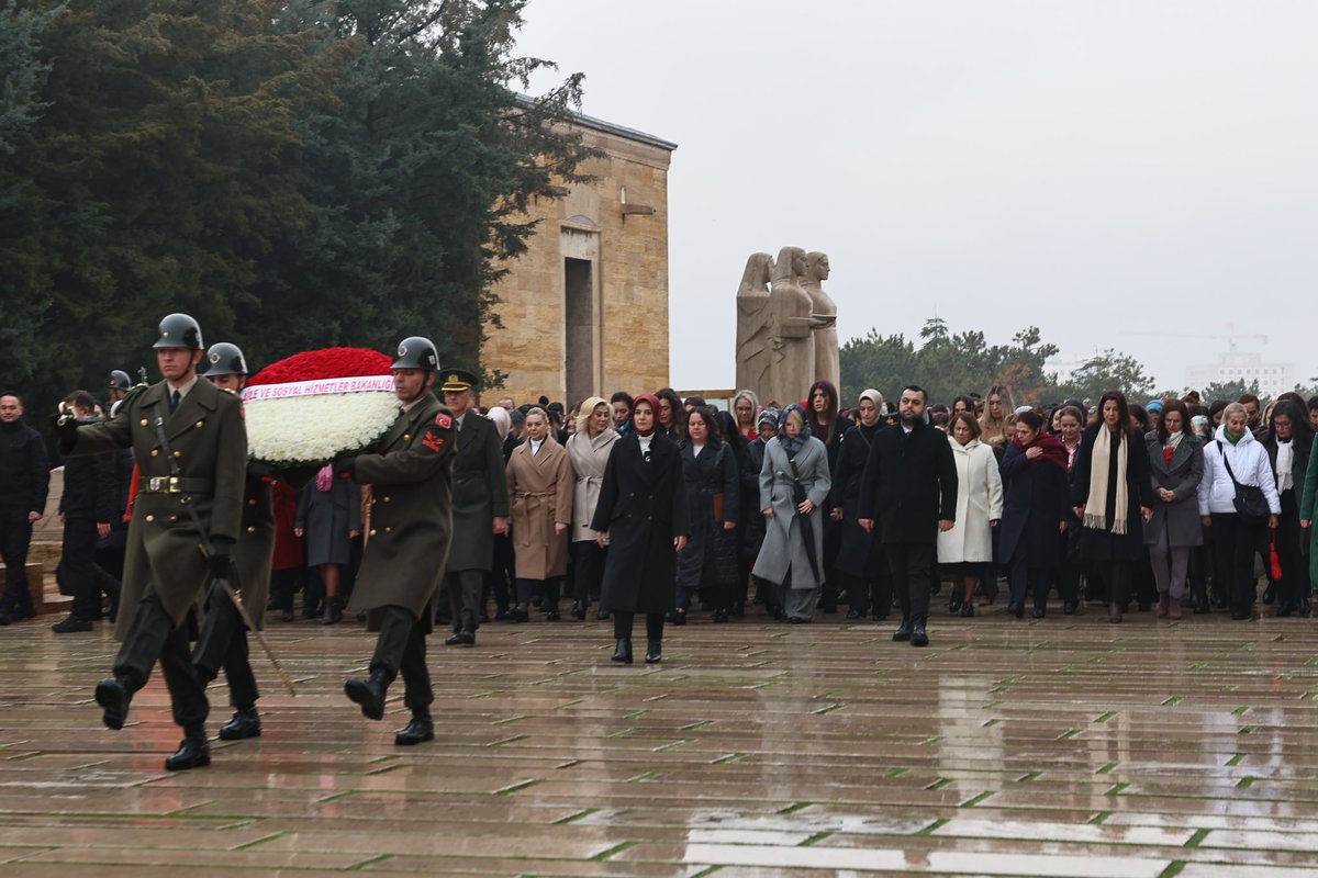 MahinurOzdemir's tweet photo. Türk kadının seçme ve seçilme hakkını elde edişinin 90. yıl dönümünde Anıtkabir’deyiz.

Devletin kuruluşundan vatanın savunulmasına, üretimden toplumsal kalkınmaya her alanda en ön saflarda yer alan kadınların haklarını korumak, kazanımlarını artırmak ve karşılaştıkları engelleri ortadan kaldırmak daima önceliğimizdir.

Kadınları eğitimden iş hayatına, siyasetten sivil toplum faaliyetlerine kadar pek çok alanda destekleyerek, karar alma mekanizmalarındaki varlıklarını güçlendirmek için çalışmalarımızı kararlılıkla sürdüreceğiz.