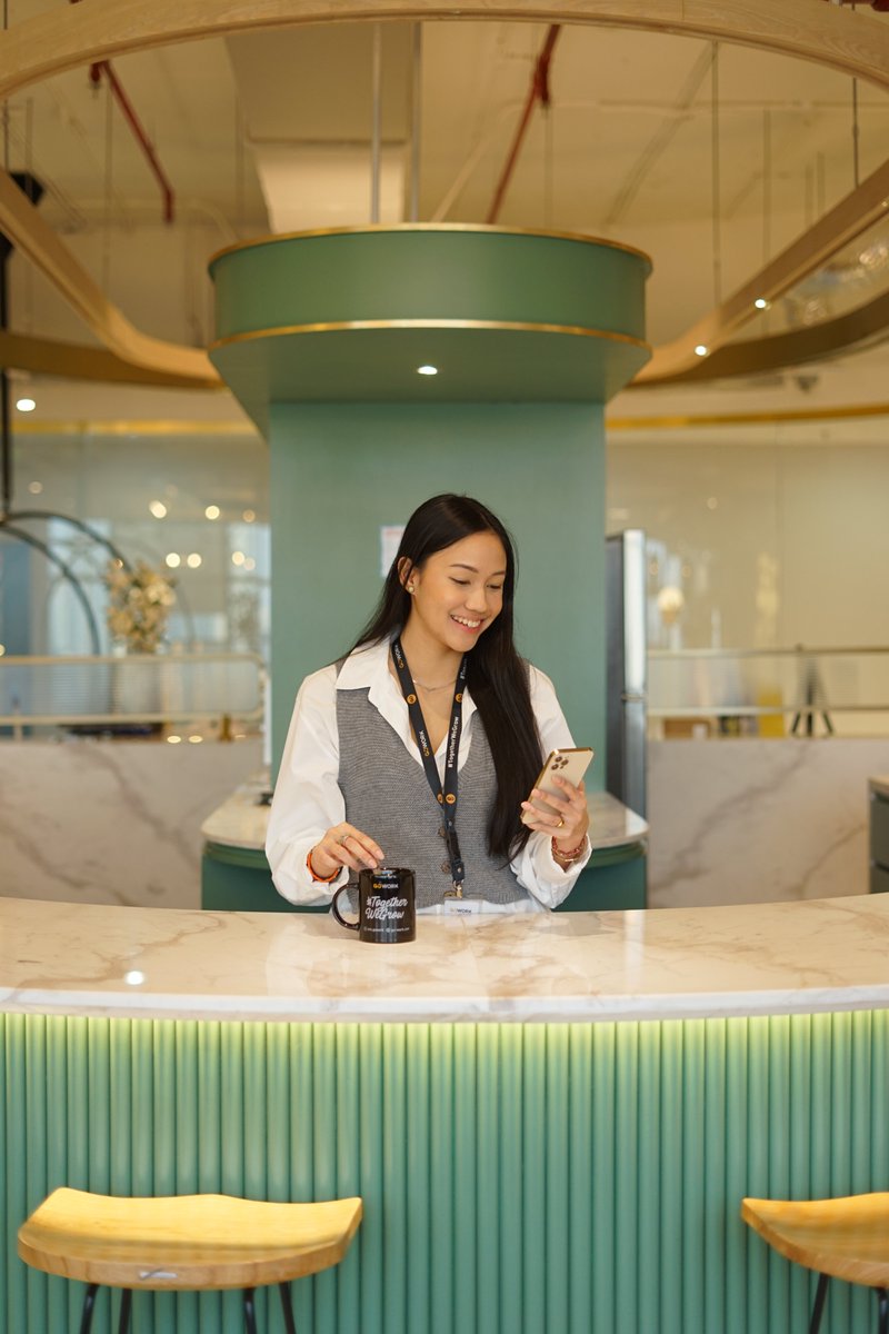 LetsGoWork's tweet image. Rutinitas kalo kerja di #GoWork :  

09.00 = Beli kopi  
10.00 = Kerja di coworking dekat jendela
11.00 = Nelfon client di phone booth
12.00 = Lunch
13.00 = Meeting offline di meeting room
14.00 = Kerja di lounge
16.00 = Nyantai di nap room
17.00 = Kerjaan beres
18.00 = Pulang