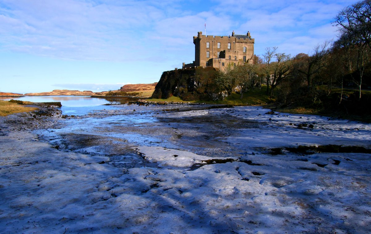 Dunvegan_Castle's tweet photo. ❄️Frost whispers of both hardship and beauty❄️

#dunvegancastle #isleofskye #myskyetime @VisitScotland  @VisitBritain https://t.co/b2TDt3nUAB