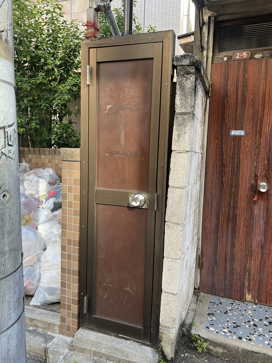 nishiogi_map's tweet photo. きっと横向きで入るんだろう🚪 https://t.co/B9vgmTNoTU