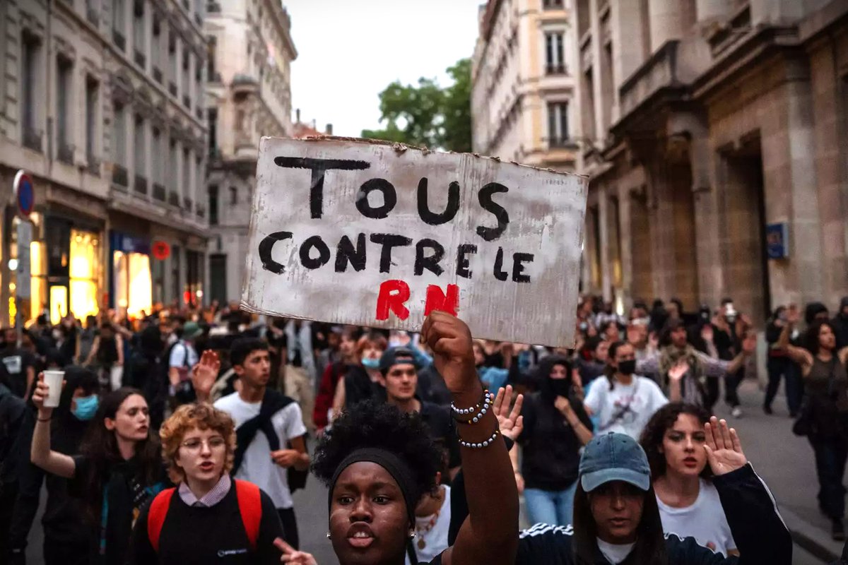 FrancoisCame's tweet photo. Synthèse (tentative de) : 

-En juin, des millions de Français ont voté pour constituer une alliance républicaine face au RN.

-Depuis juin, LFI et ses alliés ont tout fait pour éviter cette alliance - en jouant la stratégie du tout (le programme) ou rien.🧵⤵️ https://t.co/wHEImO2r8x