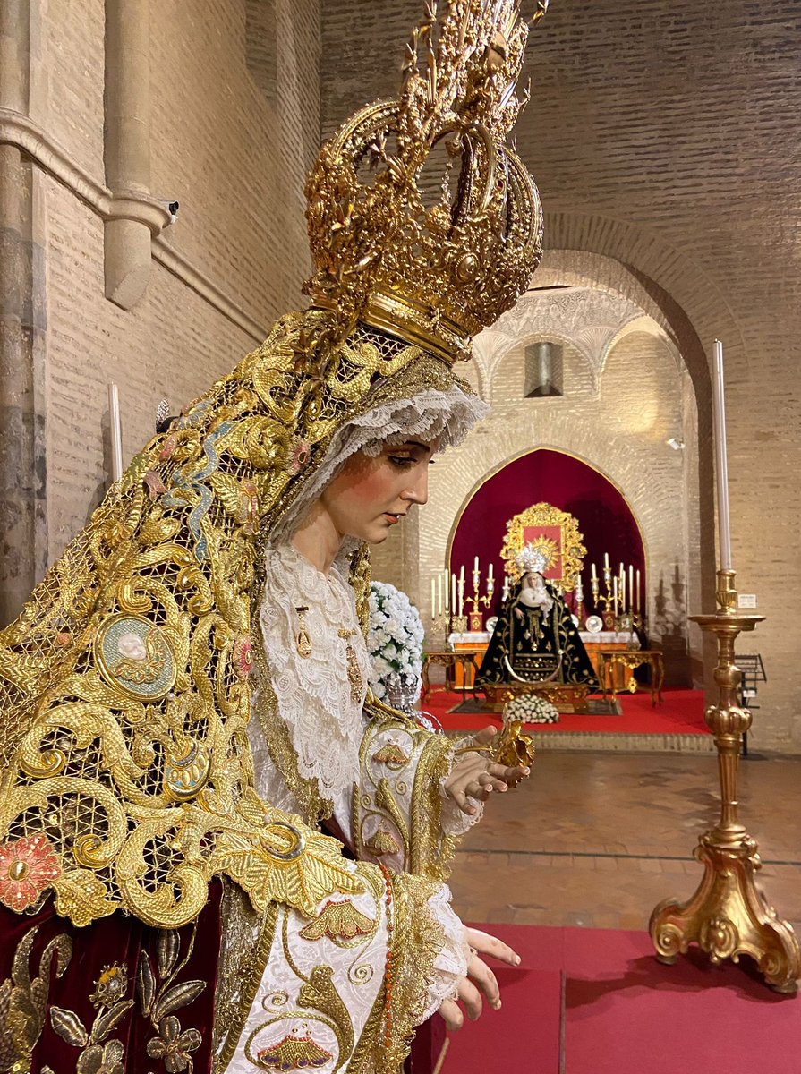 El Señor de la Sagrada Resurrección y Nuestra Señora de la Aurora se encuentran en el Altar Mayor para la celebración del besapiés y besamanos extraordinarios con motivo del <a href="/congresoihpp/">II Congreso Int. de Hermandades y Piedad Popular</a>