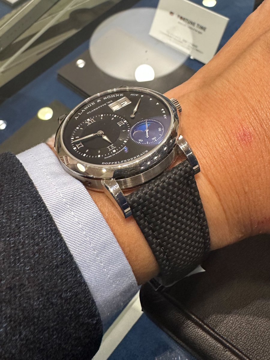 ppa324's tweet image. CODE 192.029 by A. LANGE &amp;amp; SOHNE

このベルトも悪く無い気がする🙄