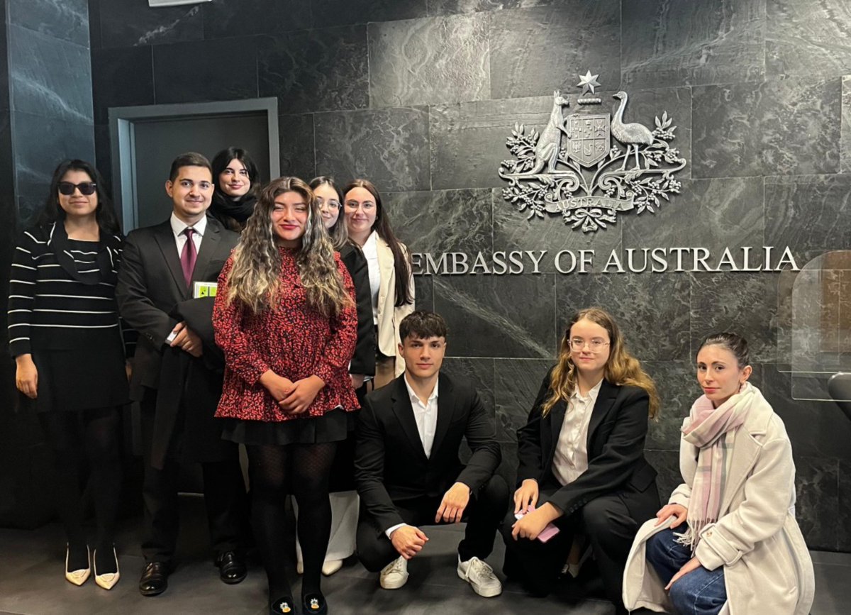 Fue un placer compartir la mañana de ayer con estudiantes de la asociación LEGIS ACTIO de la universidad <a href="/URJC/">URJC</a>. Hablamos sobre las relaciones entre 🇦🇺 &amp; 🇪🇸, nuestro trabajo en la Embajada e intercambiamos experiencias y consejos sobre la carrera diplomática.