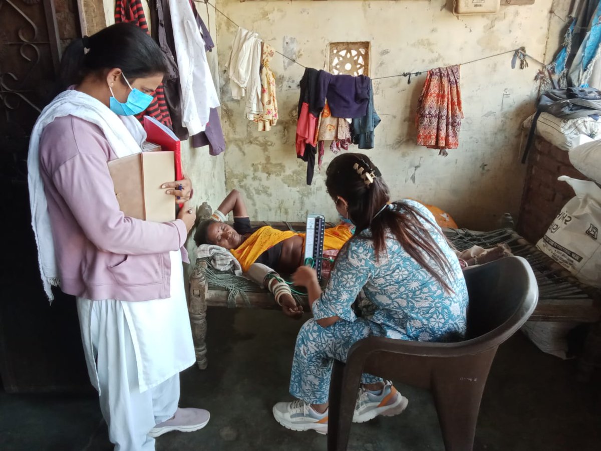 Manisha71811007's tweet photo. આજ રોજ મઉ ખતે ટીબી ના દર્દી ની ઘર મુલાકાત લેવામાં આવિત અને, TB રોકવા માટે iec કરવમાં આવિ 
@CollectorArvali @DdoArvalli  @jhparmar74
@IecArvalli @OfficerIec @GujHFWDept https://t.co/qqHK9tiAir