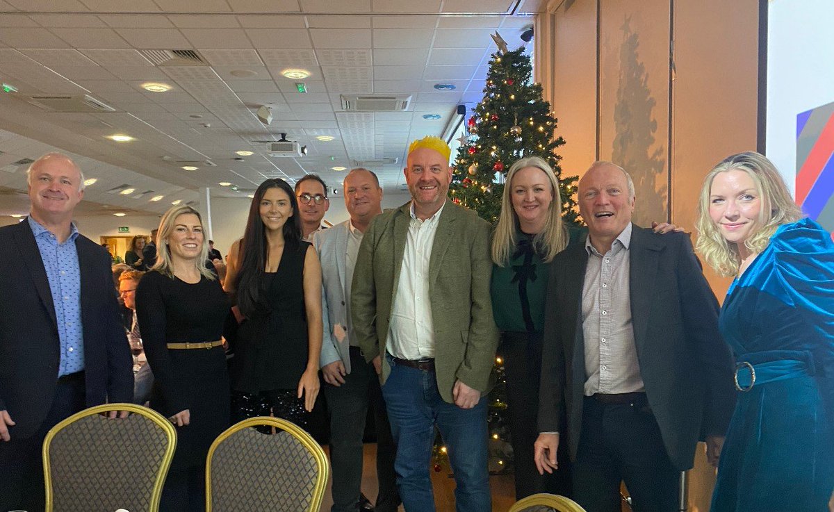 BL_Solicitors's tweet photo. Lord Taverners Christmas Lunch 2024 ✨🎄🏏

Afternoon of food, fundraising and positive networking. Many thanks to our guests that joined us Simon Lane, Laura Locker, Sam Andrews and Jenny Wilson!

#ExeterSolicitors #LordTaverners #RaisingtheBar #Christmas https://t.co/rDi3ti0FnJ