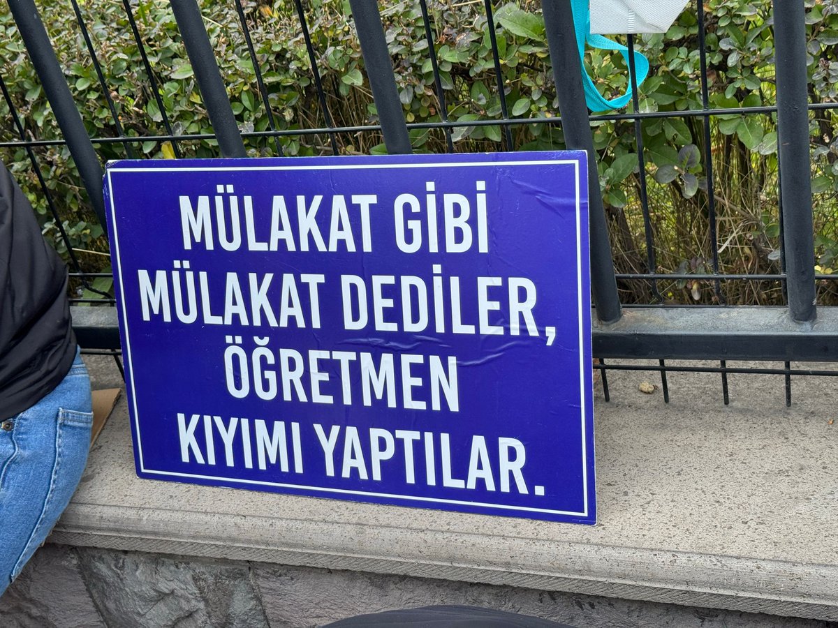 estrabon47's tweet photo. Bu sesi duyacaksınız başka yolu yok #MEBdeEkYerleştirmeNöbeti https://t.co/MJT5L5BX6i