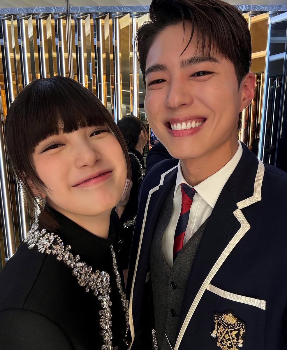 shuzkay's tweet photo. 241205 #ParkBogum instagram update with #SUZY 

PBG: “WHEN THE LAST BELL TOLLS, WE MERGE AS ONE BENEATH A SUPERNATURAL CAPE.”

(Suzy has a song titled ‘Cape’ 🥹)

#SUZY #SUZYXCELINE https://t.co/k0F7LamFqP