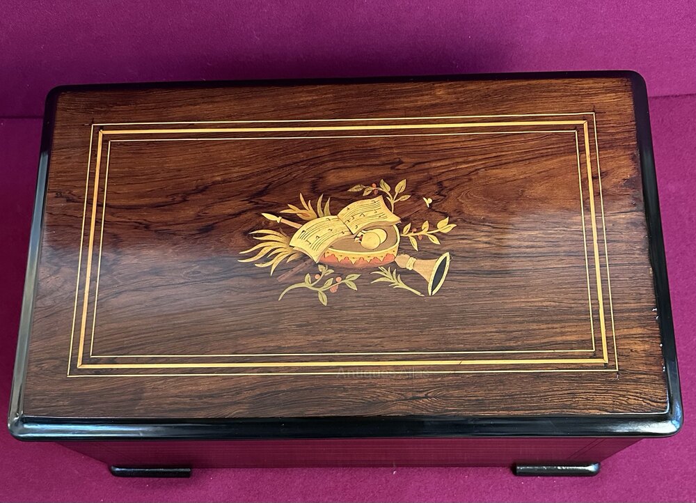 antiques_atlas's tweet photo. For sale on Antiques Atlas we have this #Victorian Music box, circa 1875 https://t.co/xKzThow76P In absolutely perfect condition. Great Christmas Gift🎄🎁
From Frank Craig Antiques
#Antiques #antiquemusicbox #antique #musicbox #musicboxs #musicalbox https://t.co/qYE6CSOwO5