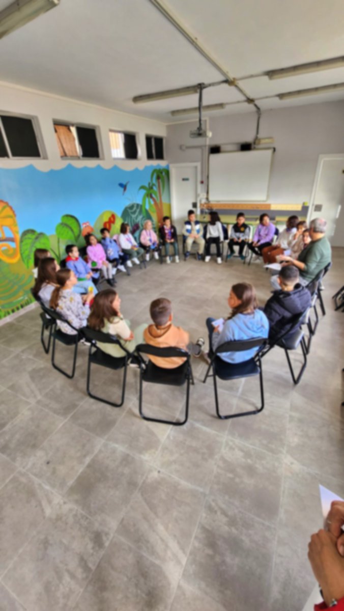UNICEFComitéCYL (@unicefcyl) on Twitter photo ¿Sabes cómo impulsan la participación infantil en los #CentrosReferentes en derechos de Infancia? En el <a href="/COLEGIOPEDROI/">CEIP PEDRO I</a> su Consejo de Niños toma parte de las decisiones del centro; estos días debaten sobre el nombre que pondrán a la biblioteca del cole ¿Sabes cómo impulsan la participación infantil en los #CentrosReferentes en derechos de Infancia? En el <a href="/COLEGIOPEDROI/">CEIP PEDRO I</a> su Consejo de Niños toma parte de las decisiones del centro; estos días debaten sobre el nombre que pondrán a la biblioteca del cole