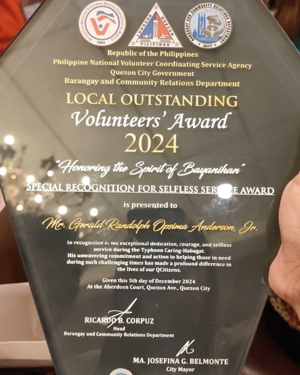 gv_for_g3rald's tweet photo. Congratulations on your Special Recognition for Selfless Service Award given by the Quezon City Government during the Local Outstanding Volunteers Awarding Ceremony 🫡🙌🏼❤️
•
Photos and Video: Ms. Jen
#GeraldAnderson
#QuezonCity https://t.co/XCjy0NbtbD