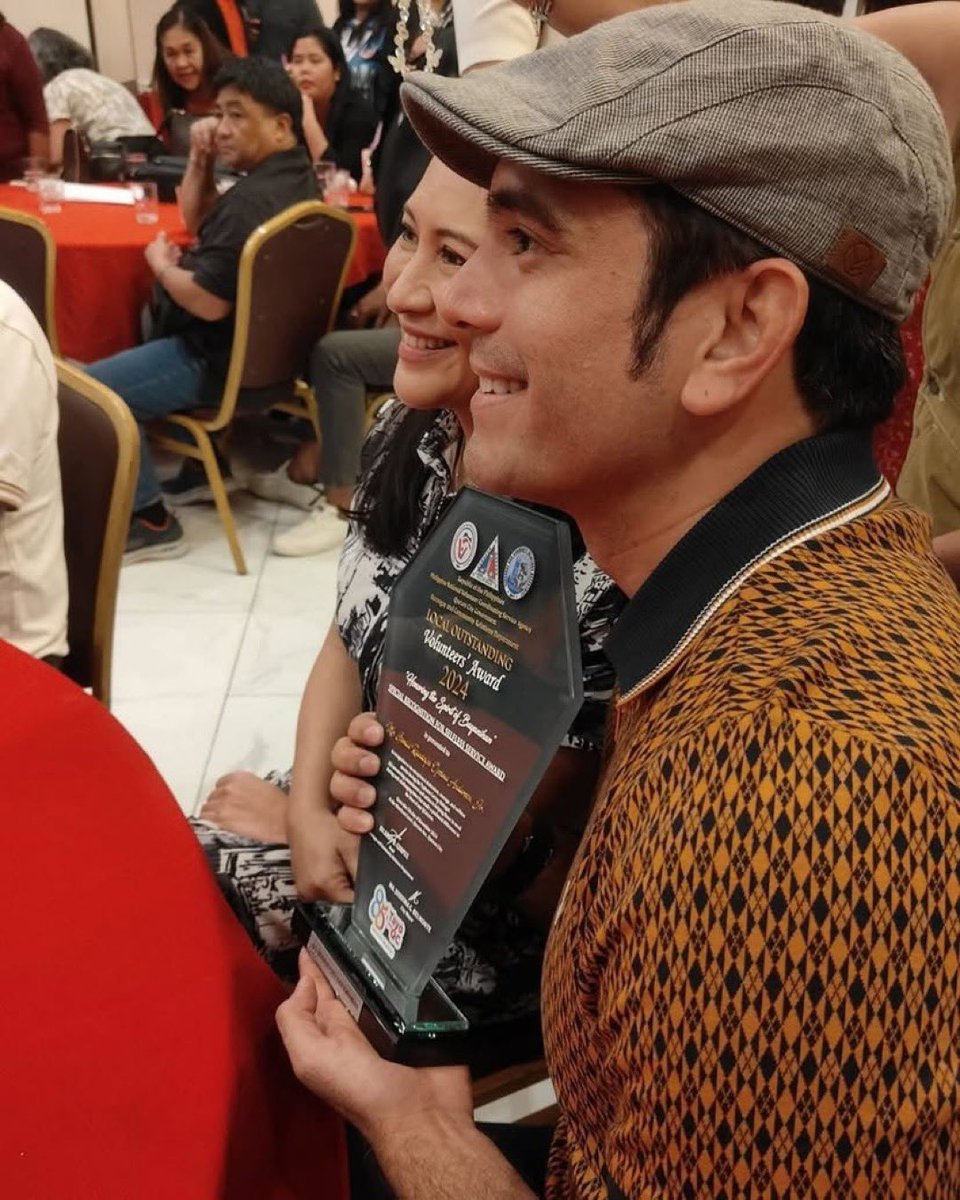gv_for_g3rald's tweet photo. Congratulations on your Special Recognition for Selfless Service Award given by the Quezon City Government during the Local Outstanding Volunteers Awarding Ceremony 🫡🙌🏼❤️
•
Photos and Video: Ms. Jen
#GeraldAnderson
#QuezonCity https://t.co/XCjy0NbtbD