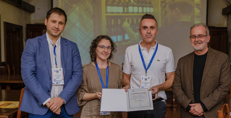 UOC UNESCO Chair (@uocunescochair) on Twitter photo 🎉 <a href="/EDEN_DLE/">EDEN Digital Learning Europe</a> 2024 Best Research Paper Award in Collaboration with #UOCUNESCO Chair in Education and Technology for Social Change Announced
👉🏅 <a href="/albert_sangra/">Albert Sangrà</a> granted this special award to <a href="/danidominguez/">Daniel Domínguez</a> and <a href="/inesgj3/">Inés Gil Jaurena</a> from <a href="/UNED/">UNED</a>
ℹ️: shorturl.at/ee5xw
#DigitalAssessment 🎉 <a href="/EDEN_DLE/">EDEN Digital Learning Europe</a> 2024 Best Research Paper Award in Collaboration with #UOCUNESCO Chair in Education and Technology for Social Change Announced
👉🏅 <a href="/albert_sangra/">Albert Sangrà</a> granted this special award to <a href="/danidominguez/">Daniel Domínguez</a> and <a href="/inesgj3/">Inés Gil Jaurena</a> from <a href="/UNED/">UNED</a>
ℹ️: shorturl.at/ee5xw
#DigitalAssessment