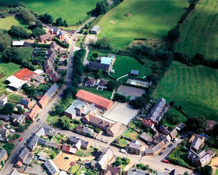 HalseTrust's tweet photo. LOCAL #HISTORY - ARCHIVE IMAGE:

Aerial view of #WoodfordHalse, 1997.

Group email: wharchivetrust@gmail.com

#Daventry #Northants #England #UK https://t.co/mt8RDbtr1l