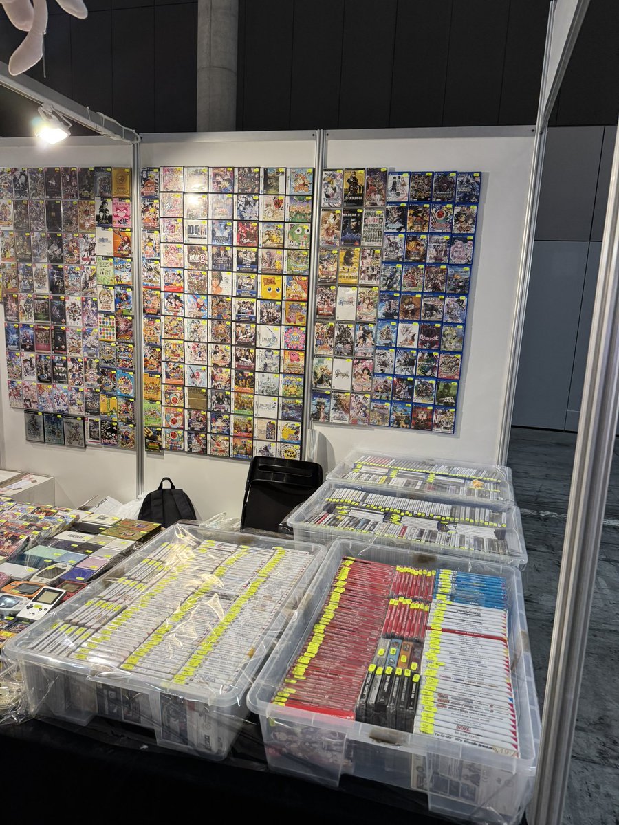 Empezamos #MangaBarcelona  os esperamos con 3x2 en figuras y cartas graduadas 😉