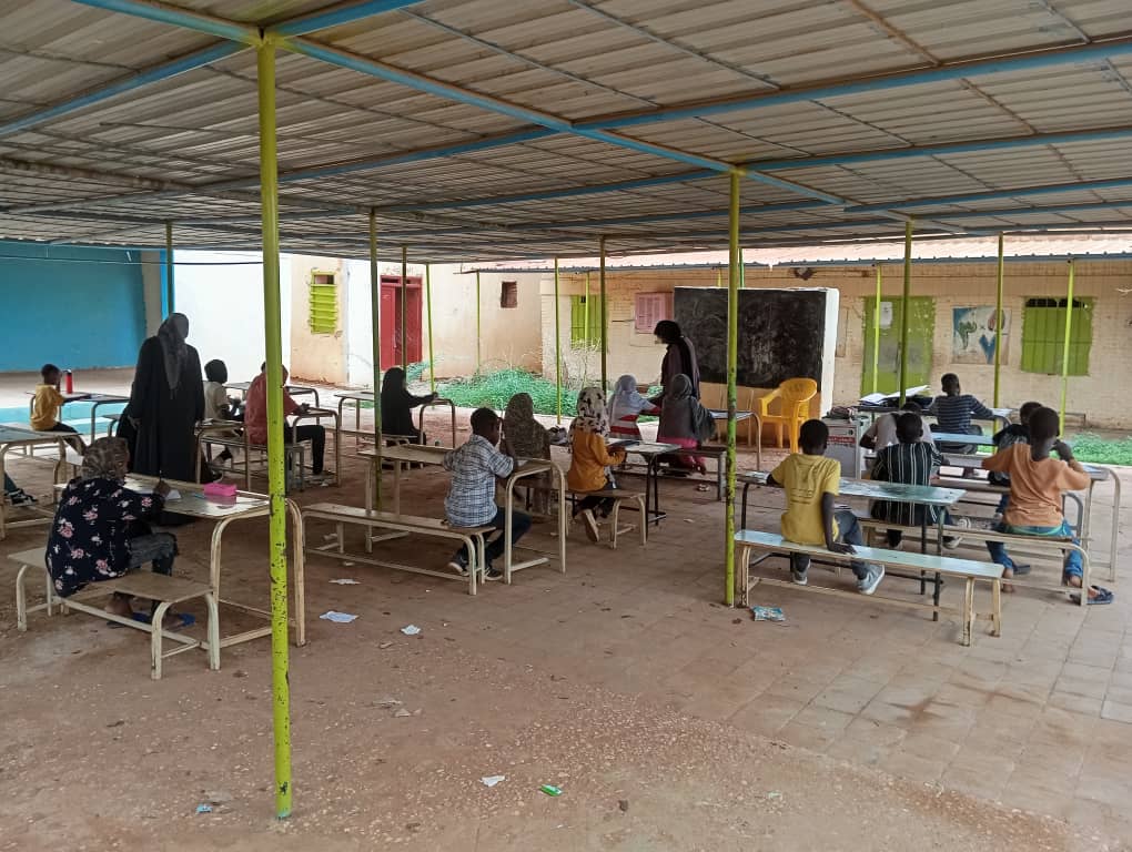 بيان صحفي - غرف طوارئ محلية الخرطوم

في ظل الظروف الاستثنائية التي تعيشها بلادنا جراء الحرب الحالية، تعلن غرف طوارئ محلية الخرطوم عن إستمرار امتحانات الصفوف من الأول إلى الخامس ابتدائي، بالإضافة إلى الأول والثاني متوسط، في مدارس الخرطوم شرق، جبره، والديم.