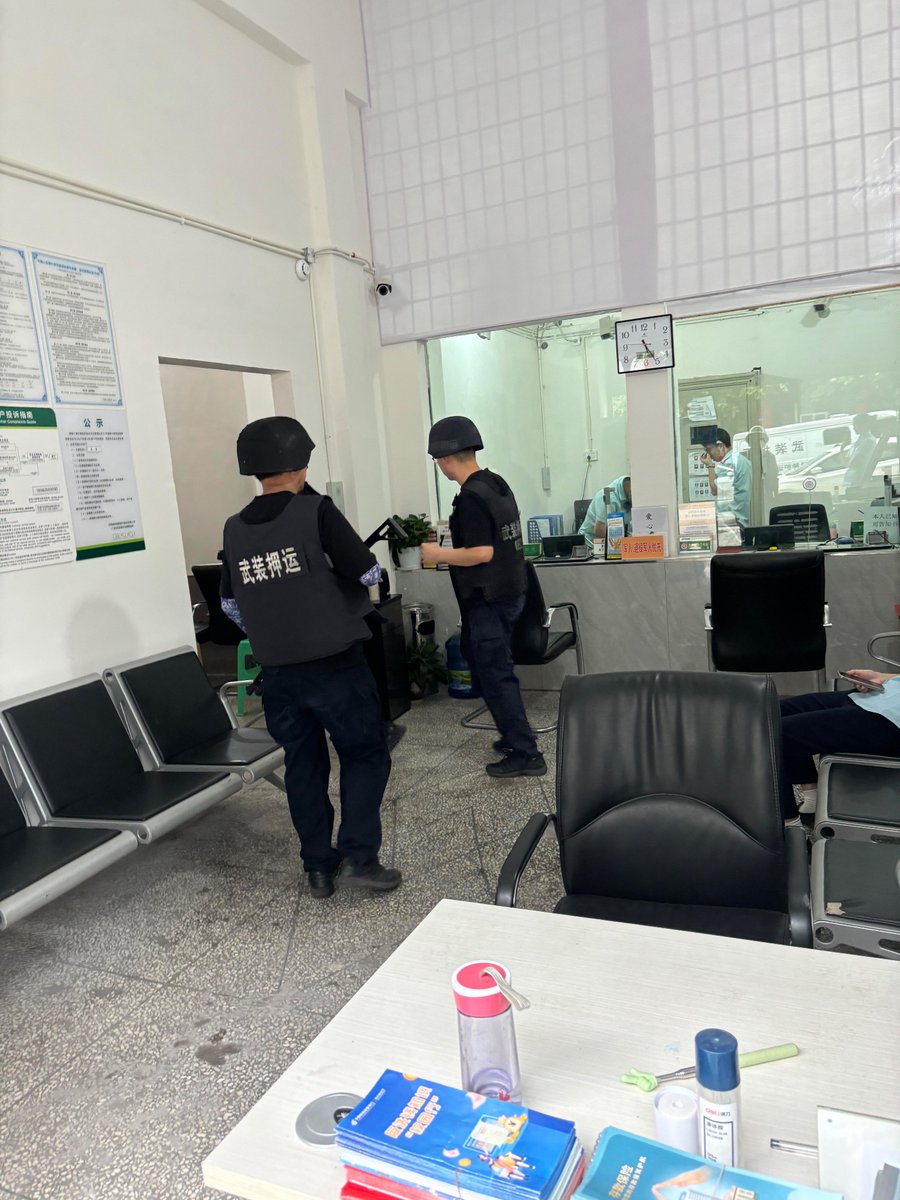 harrysgoingto's tweet photo. 他们一来，就意味着准备下班咯～ https://t.co/ZqVHHYB8bO