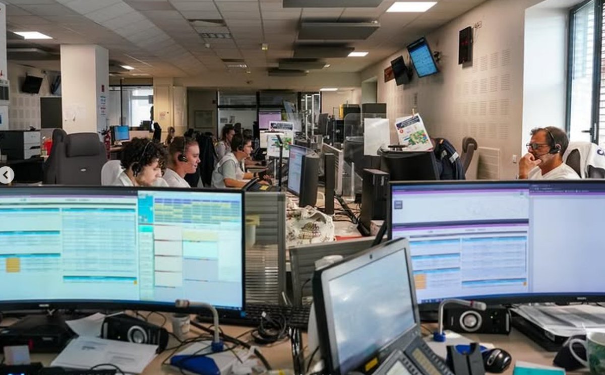 Le #SAMU-SAS décroche en moyenne 1 appel d’#urgence #santé par seconde  ! 📞
➕de 36 millions d’appels régulés chaque année pour répondre à la population partout et à toute heure. #Le15SauveTaVie <a href="/ActuSamu/">ActuSAMU</a>