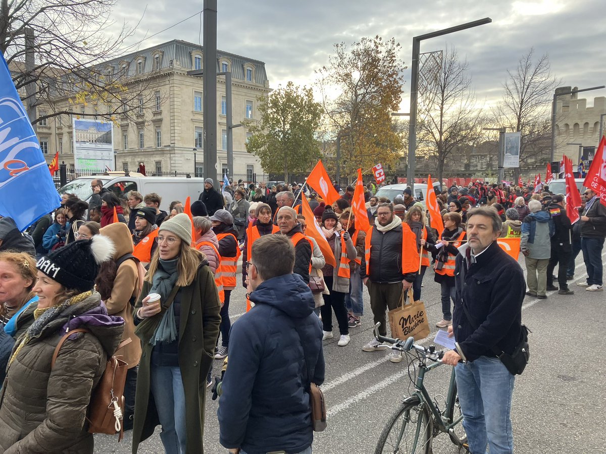 Rassemblement de la Fonction publique aujourd’hui sur #Avignon. 
Pour une réelle considération des agents fonctionnaires et contractuels.
#5decembre