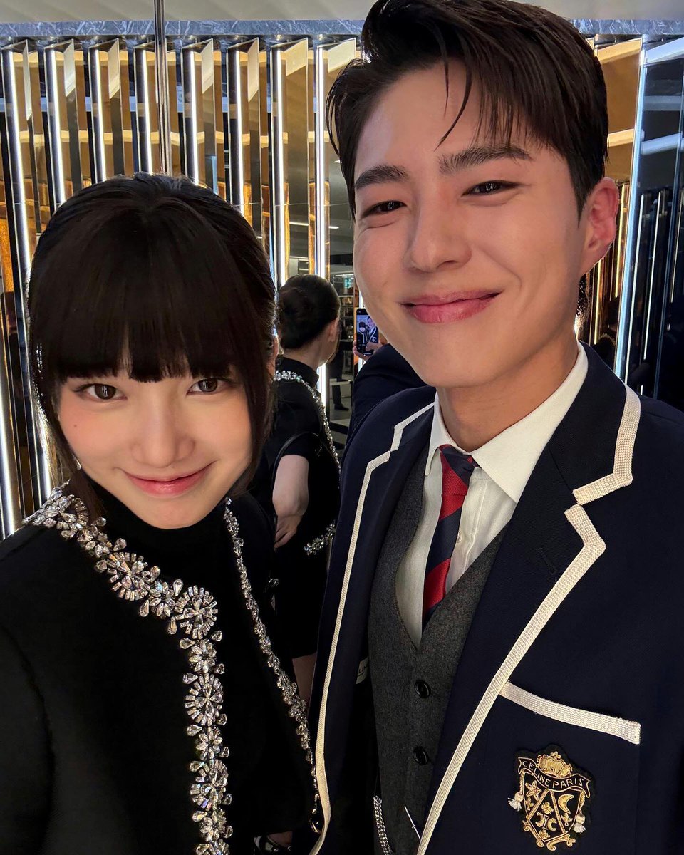 SZ_LOV3R's tweet photo. 수지보검 셀카 기여워 .... https://t.co/Dym453kVDz