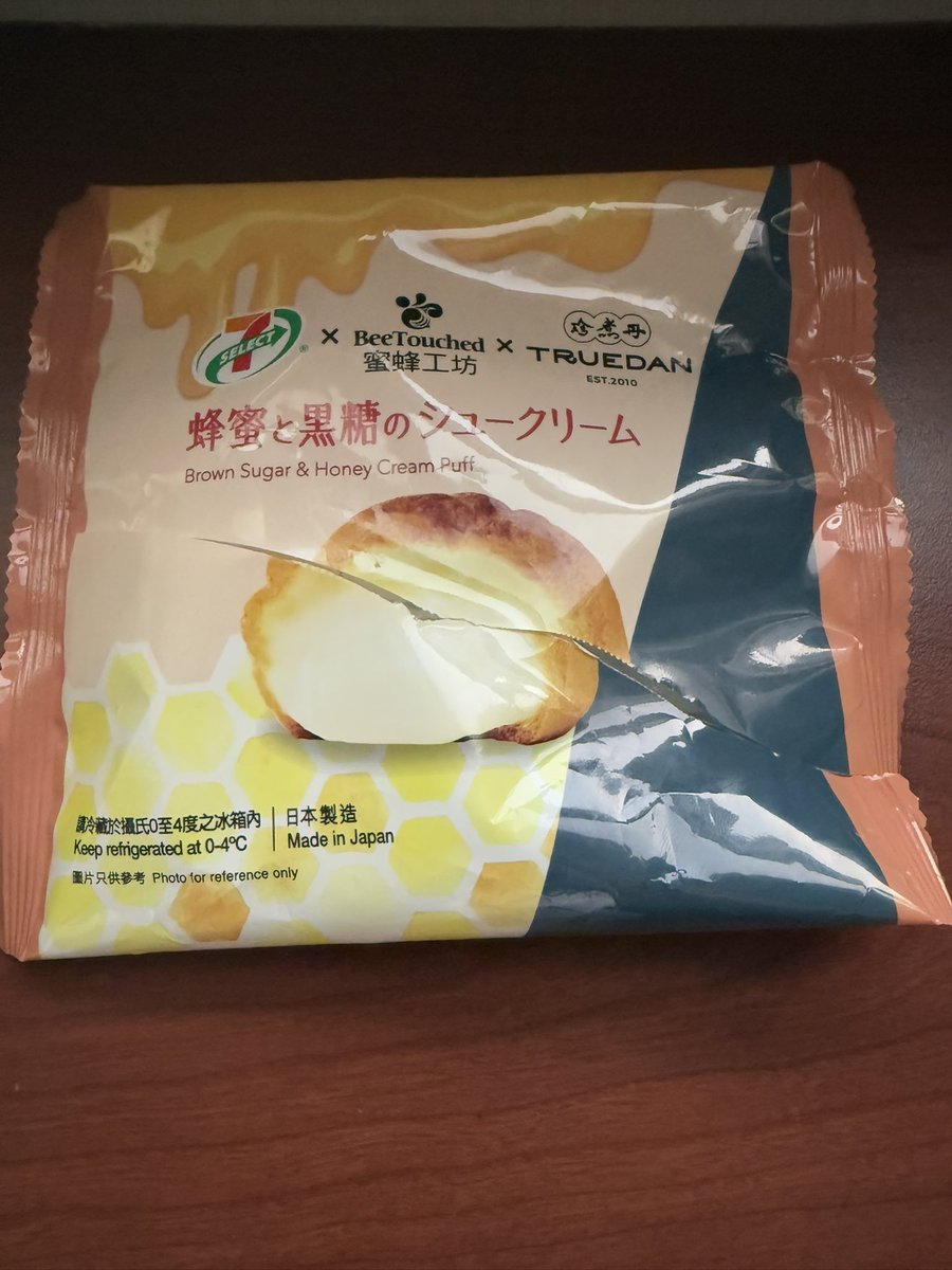 BDFE69175117's tweet photo. 香港のセブンで売ってたシュークリーム…なかなか美味しい(*´∀｀*) https://t.co/5iXs7PTwUB