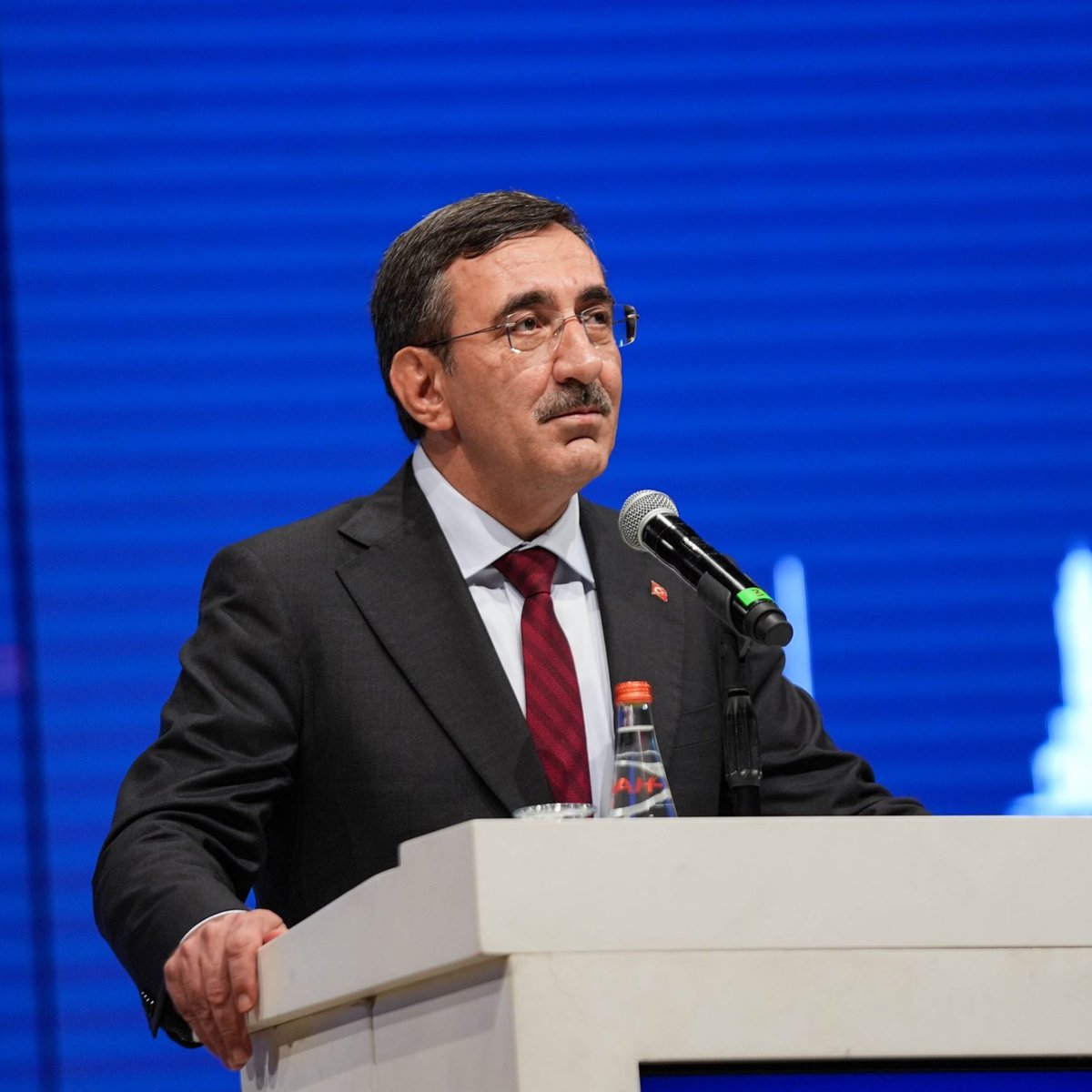 Cumhurbaşkanı Yardımcısı Yılmaz: "Asgari ücretten fazla verenlerin elini kimse tutmuyor. 

İmkanı olan herkes daha fazla versin."

#Münbiç