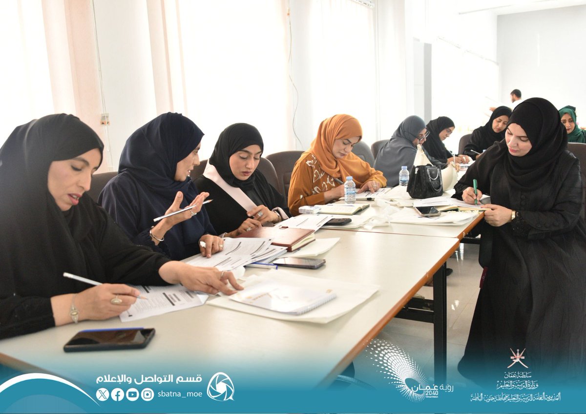 EduGovSbt's tweet photo. ضمن برامج رفع كفايات إدارات المدارس وبالتعاون مع المعهد التخصصي للتدريب المهني  نفذ قسم إشراف الإدارة المدرسية بمبني إدارة التربية والتعليم بالمصنعة ورشة تدريبية بعنوان " العقلية القيادية" استهدفت  (٣٧) مديرا ومديرة ، تناولت الورشة المستويات الخمسة للقيادة والعقلية القيادية وإدارة الخلاف.
ونفذها الأستاذ محمد الفارسي مدرب برنامج القيادة المدرسية في المعهد التخصصي.
يتبع... 
#فعاليات_تعليمية_جنوب_الباطنة