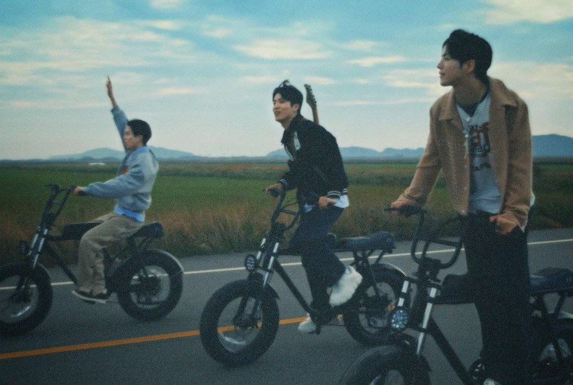 baze ✶ tweet media