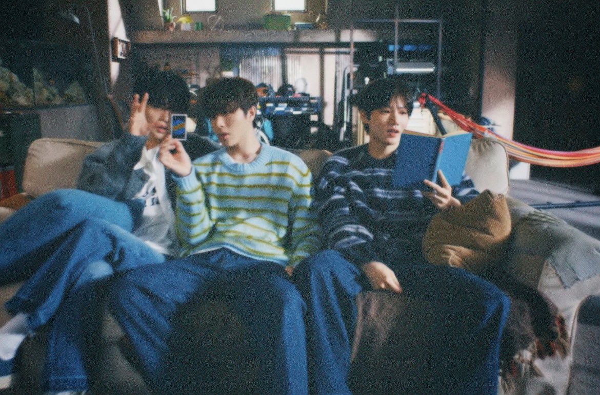 baze ✶ tweet media