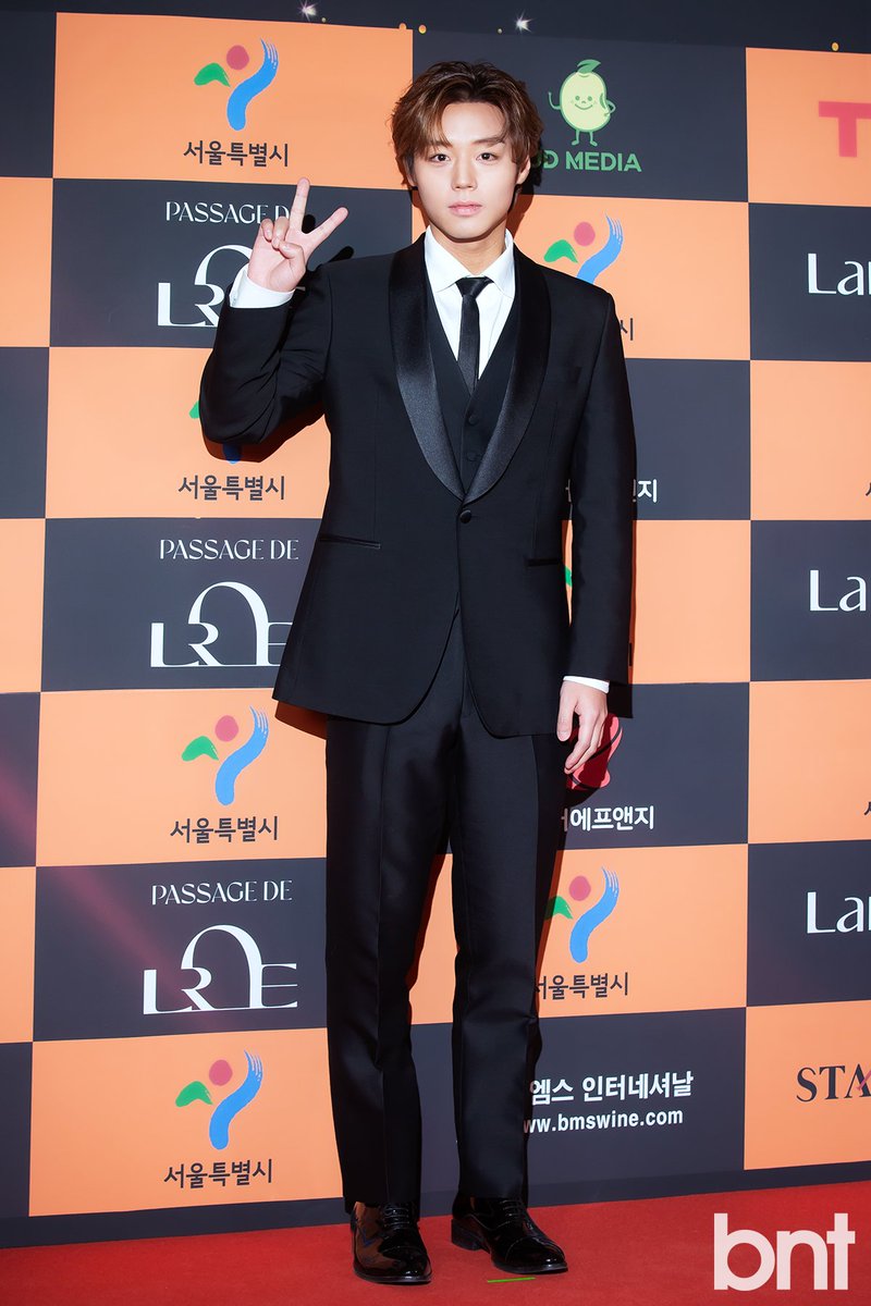 PJHsupporters's tweet photo. Congratulations to #ParkJihoon for winning the Best New Actor Award in Seoul Global Movie Awards 2024 for his role as Kang Gihoon in his debut movie, Beautiful Audrey! 🎉

Let's congratulate him by posting with the hashtags:

#서울국제영화대상신인남우상_박지훈
#박지훈 https://t.co/t6aW1Hvlxm