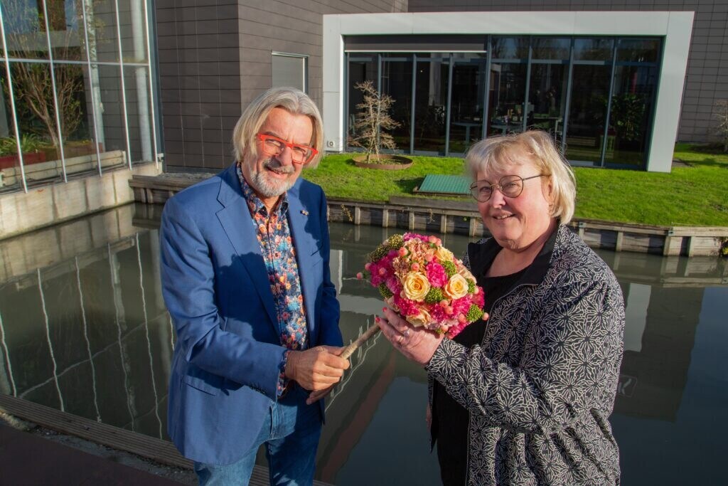 Nieuwe voorzitter voor Varend Corso Westland! 🌸

Irma Smits is de nieuwe voorzitter van het Varend Corso Westland! Na meer dan vijf jaar draagt Rob Baan, de voorzittershamer over. Lees meer in het volledige nieuwsbericht op onze website:varendcorso.nl/nieuwe-voorzit…