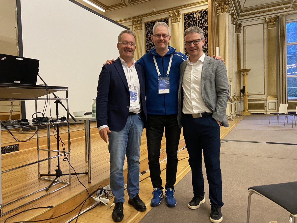 fuloptraining's tweet photo. „Training and Science in Elite Football“ Konferenz in Berlin. Dr. Andreas Schlumberger und Prof. Dr. Thomas Hauser haben eine hervorragende Veranstaltung organisiert, vielen Dank dafür!
#sportwissenschaft #fussball #FTraining https://t.co/6447KUY0jh