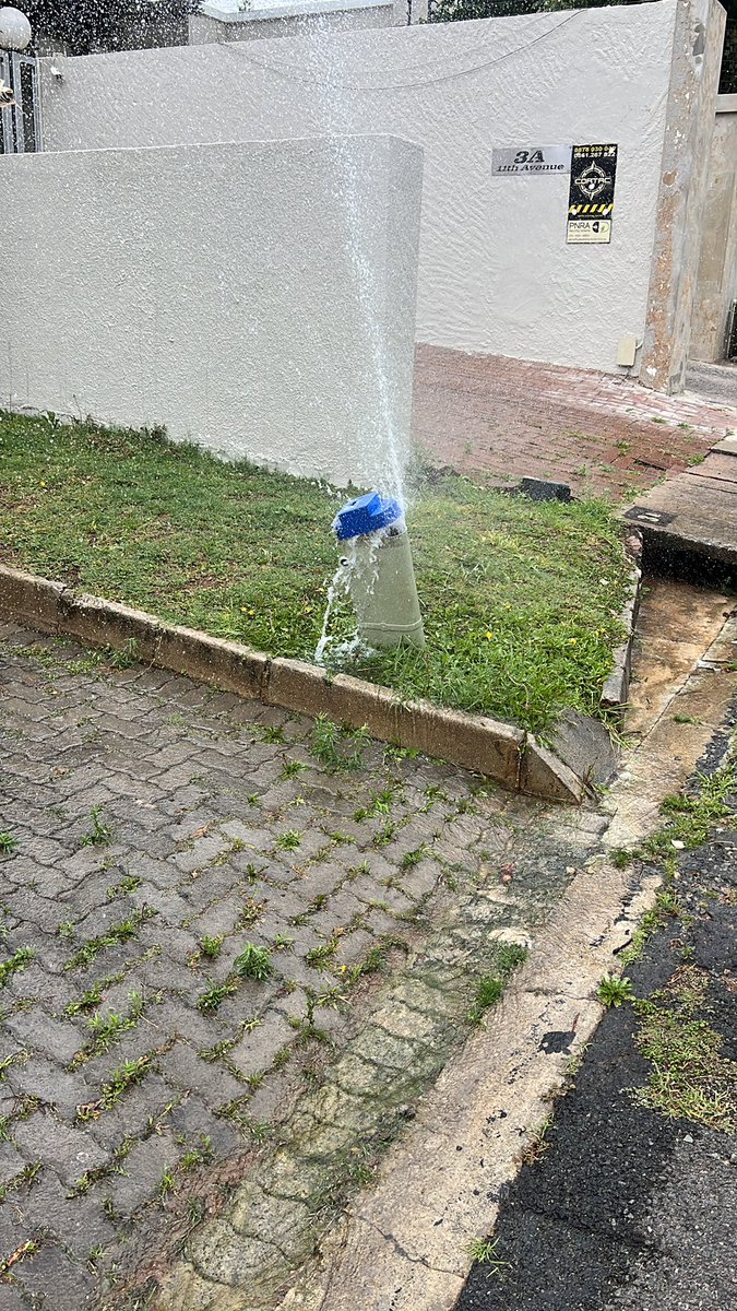 GHTait's tweet image. Water pouring out @ 1 11th Avenue Parktown North. Pls expedite as it has been reported already