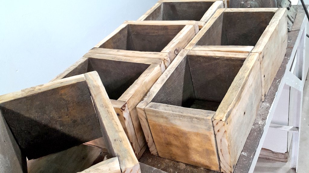 Val_Fabian's tweet image. Gracias @AutosdelSurSA por una nueva donacion de #pallets al programa #HuertasDeLaCiudad🍅🥦 del @MunicipioBahia.

A partir del desarme de estos por nuestro equipo, hacemos diferentes tipos de #bancales de siembra🌱 y #macetas para ornamentales🌸.

Agradecemos al delegado