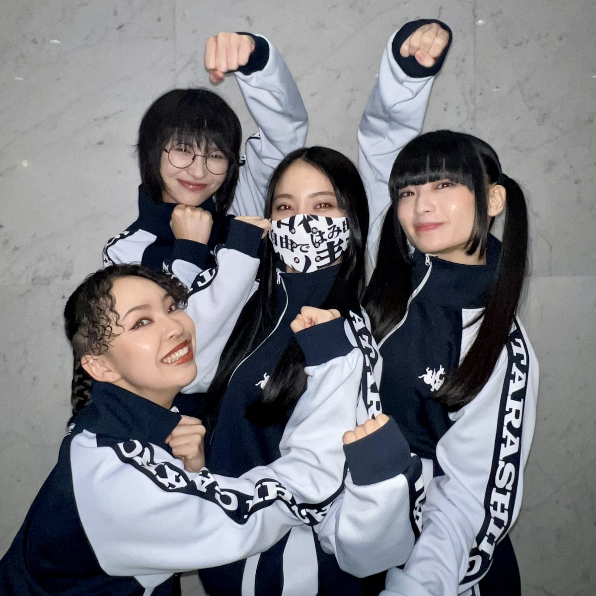 福岡2日目でマイクを前歯に強打し、お顔下半身が👄💥という状態です