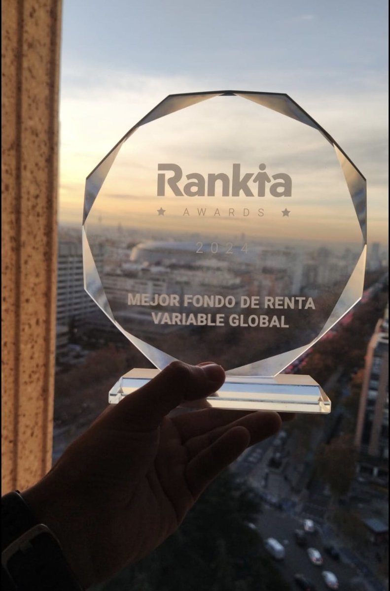 Hoy estamos de celebración en <a href="/hamco_am/">HAMCO</a>, ya que Hamco Global Value Fund fue galardonado por Rankia como mejor fondo de renta variable global 👏👏 Aquí una foto del premio desde nuestras oficinas