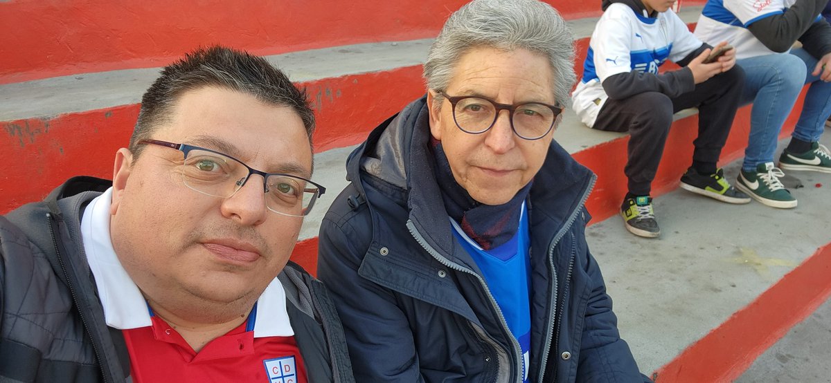 pollituitero30's tweet photo. #Despiertaconchv Buenos días Kari y Patito, hoy es el cumpleaños de mi papito Jorge Venegas, el más cruzado de todos.... que sea un hermoso día para ti ... https://t.co/8ToayMU60b