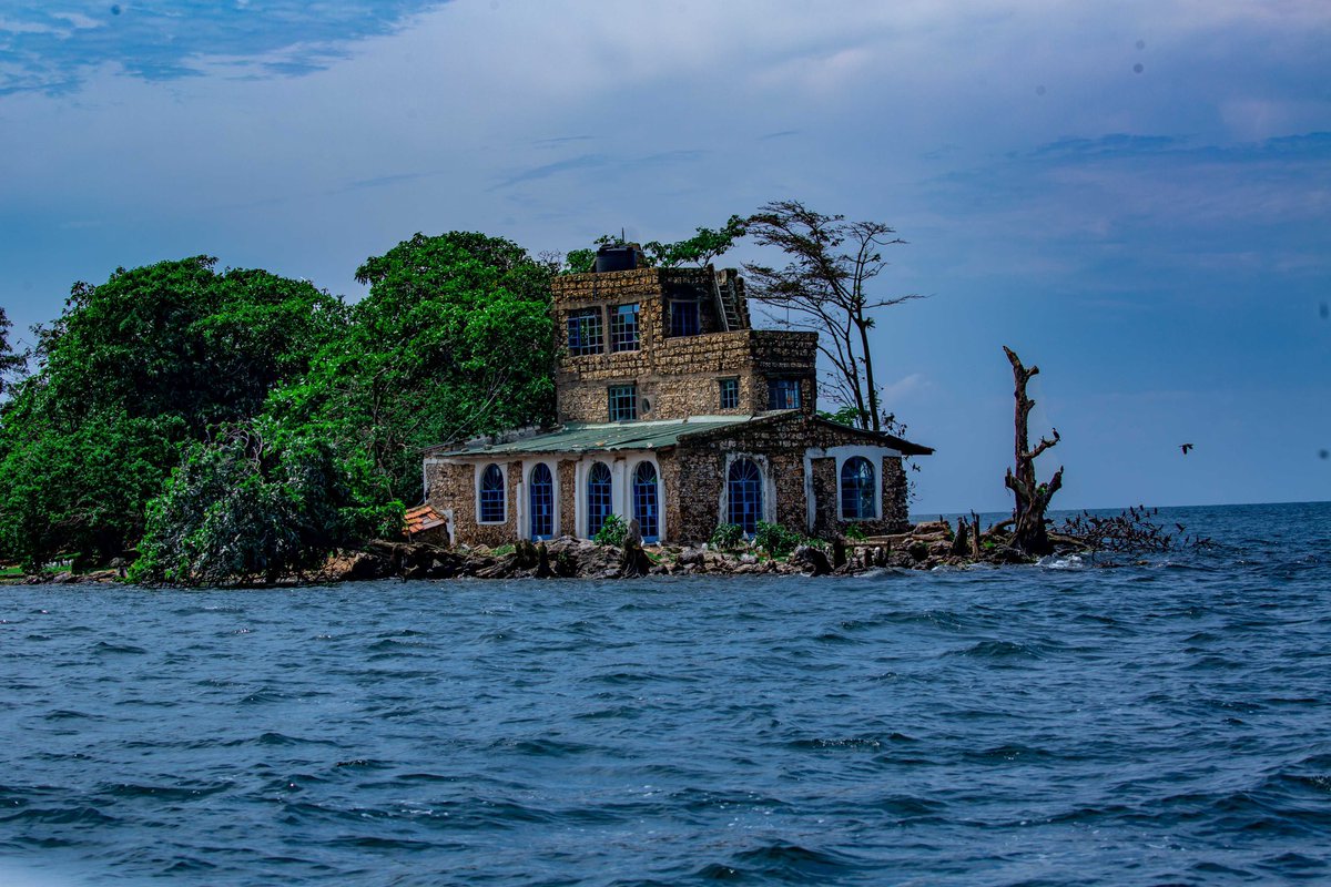 mugarra's tweet photo. 📍Banda Island is one of the 84 Islands that make #Kalangala District, known to many as Ssese Islands. Banda Island must be one of the most serene and rustic destinations for a relaxing, invigorating getaway on Lake Victoria.

Popularized in the 90s by Kenyan-British adventurer Dominic Symes aka #KingDomofBanda, the Island - with its clear water and sandy beaches, pristine rain forests and stone house structures, calming sunsets and a myriad of activities to enjoy - is an experience worth setting sail for.

An intriguing history of Dominic’s life on this Island will have you wanting another day of exploration!

Tourists can simply bask in the tranquility of the beach while resting on a hammock, adventurous fellows can choose hiking, kayaking, volleyball, fishing or jet skiing among others. The evenings are even better with fish smoking on the campfire grill, a beer in hand and good company. 

The holidays are here, let’s #ExploreUganda!