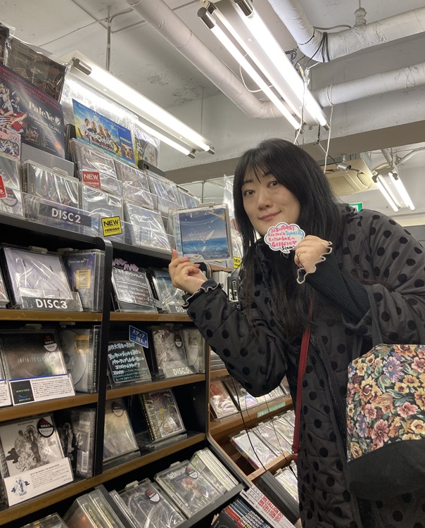 diskunion_dy2's tweet image. 先日ベスト・アルバムをリリースされた
APHASIAのSION様ご来店いただきました！
POPありがとうございます。
アフェイジアの音楽を貫いたハードロックチューンが満載の新録4曲を含む11曲入りベストアルバム
『APHAISIA』発売中です！
diskunion.net/portal/ct/deta…
#横浜西口メタル
#APHASIA