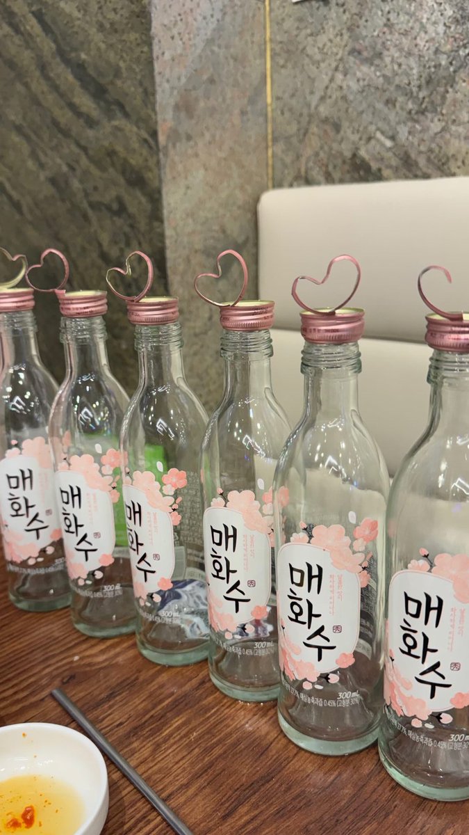 _mibbi's tweet photo. 📌광장시장 창신육회3호점

겨울에는 역시 육회..///
종로 육회 1등 맛집으로 
재재재방문하는 곳...👉👈
육회는 물론 녹두전도 최고...
그리고 기본으로 주시는 갈비탕 같은 국물이 찐임🤤
매화수 슬러쉬 10명 마셔줘야 됨 https://t.co/voTD4uxliI