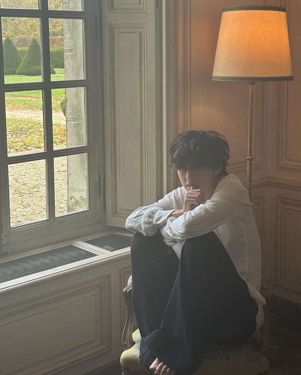 taetaekthbiased's tweet photo. User #thv insta update today 😍
🐻 : 27 v2
we got #vcuts from Kim Taehyung and his post made our day for real🌻
BORAHAE TAEHYUNG
ALWAYS WITH TAEHYUNG
@BTS_twt #KimTaehyung #Taehyung #BTSV #BTS #V #Artist #SeeYouSoonTaehyung
https://t.co/Osm6C2LUCR
