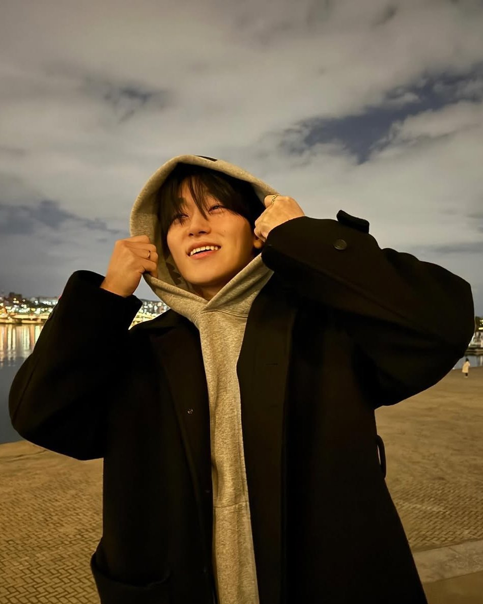 kpoppingcom's tweet photo. ATEEZ's San is candidly handsome in newly shared photos https://t.co/9QhoVcsE0y