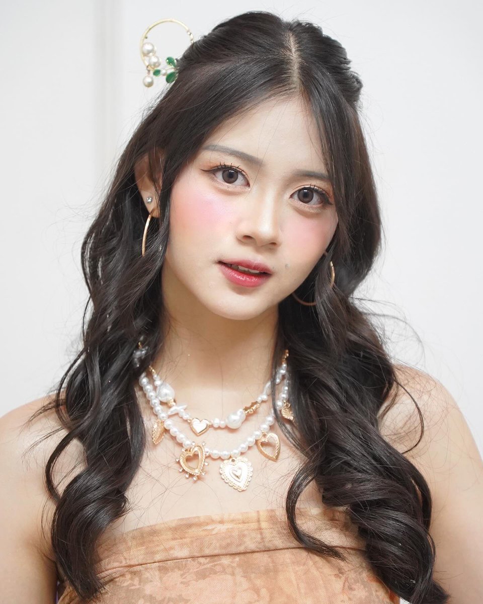 Christyzer's tweet photo. MASIH GAPERCAYA BOCIL INI UDAH 19 TAHUN WEH ASDFGHJKL 🫠🫠🫠 #InsideChristyMind https://t.co/cNC3hTUFpp