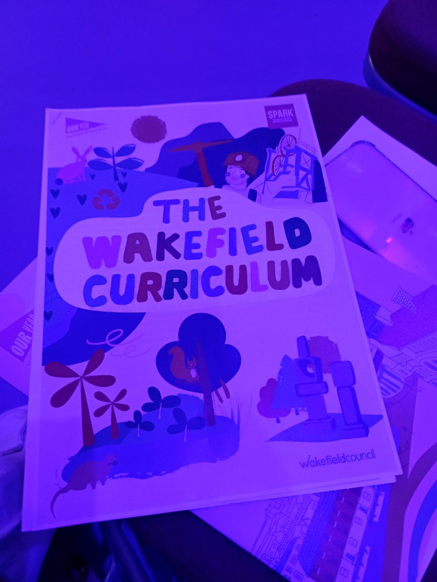 DrabigailHarris's tweet photo. I'm in the wonderful new Wakefield Exchange building surrounded by loads of brilliant teachers and creatives. Privileged to have been invited to speak with @theartcriminal at the launch of the co-created Wakefield Curriculum about the problems and potentials of 'cultural capital' https://t.co/kw9O3dezE3