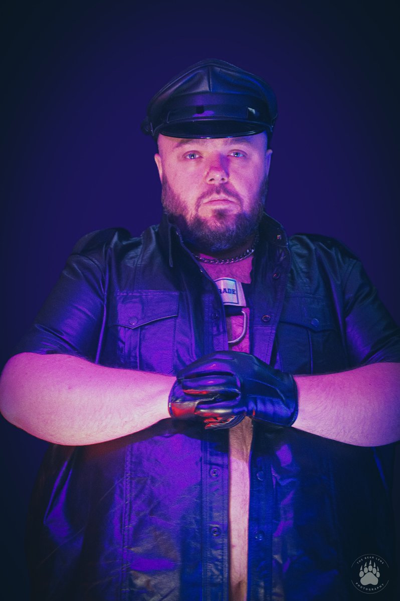 bearlensatdark's tweet photo. Recently met and photographed @SirCub88 ... more to come soon!

#leather #dom #gloves #kink https://t.co/ndGyRC8Wjx