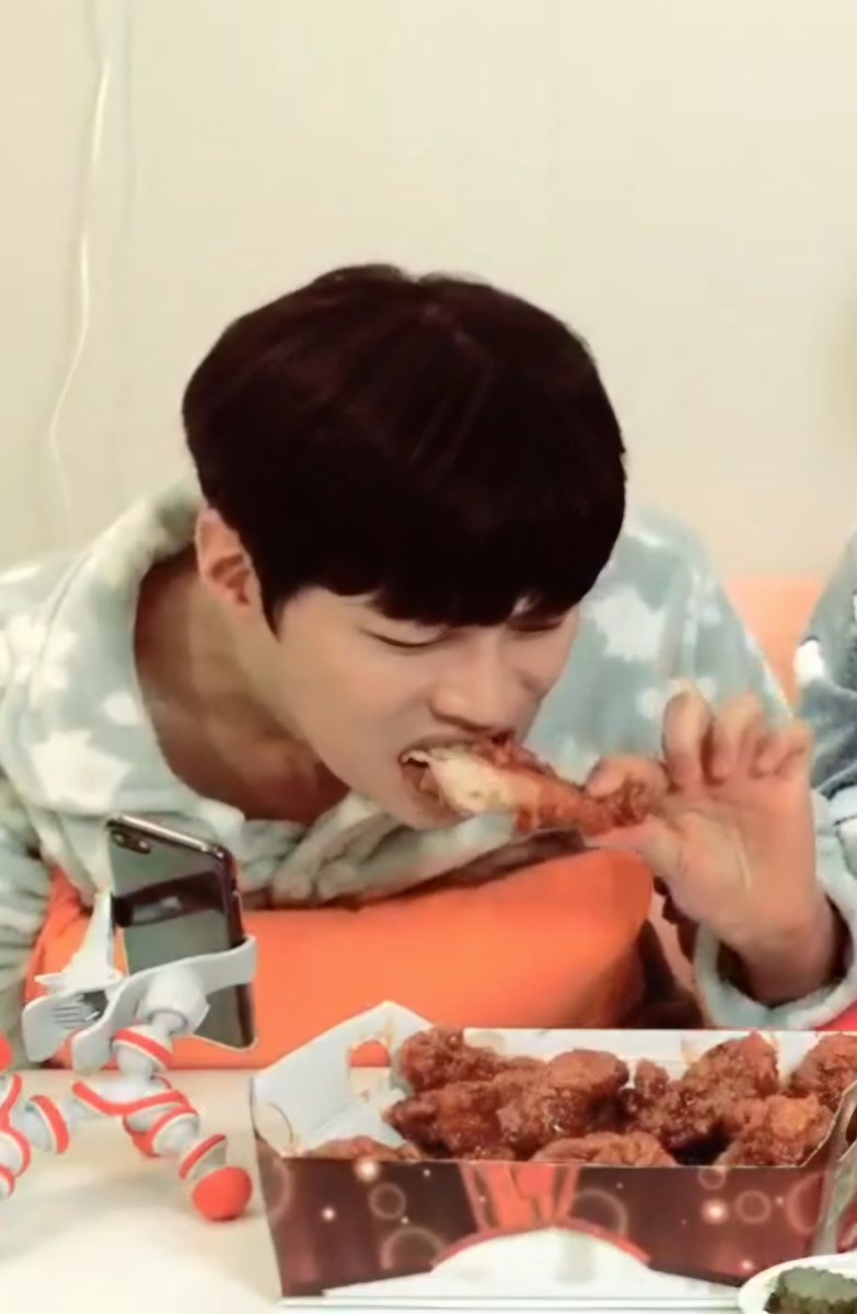ulsan_jjun's tweet photo. 최준혁 밥먹어!!! https://t.co/fyM2DGdVoc