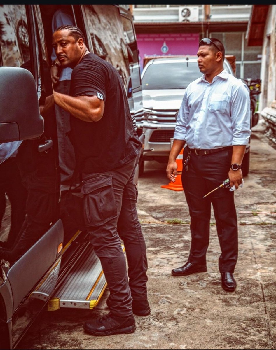 HenryBackoff's tweet photo. Yo, it’s Big Henney here, Speed’s bodyguard. Y’all better follow me on the gram, no cap. Let’s run it up 👉 https://t.co/XHmYoxt71i https://t.co/gebKzyWnH9