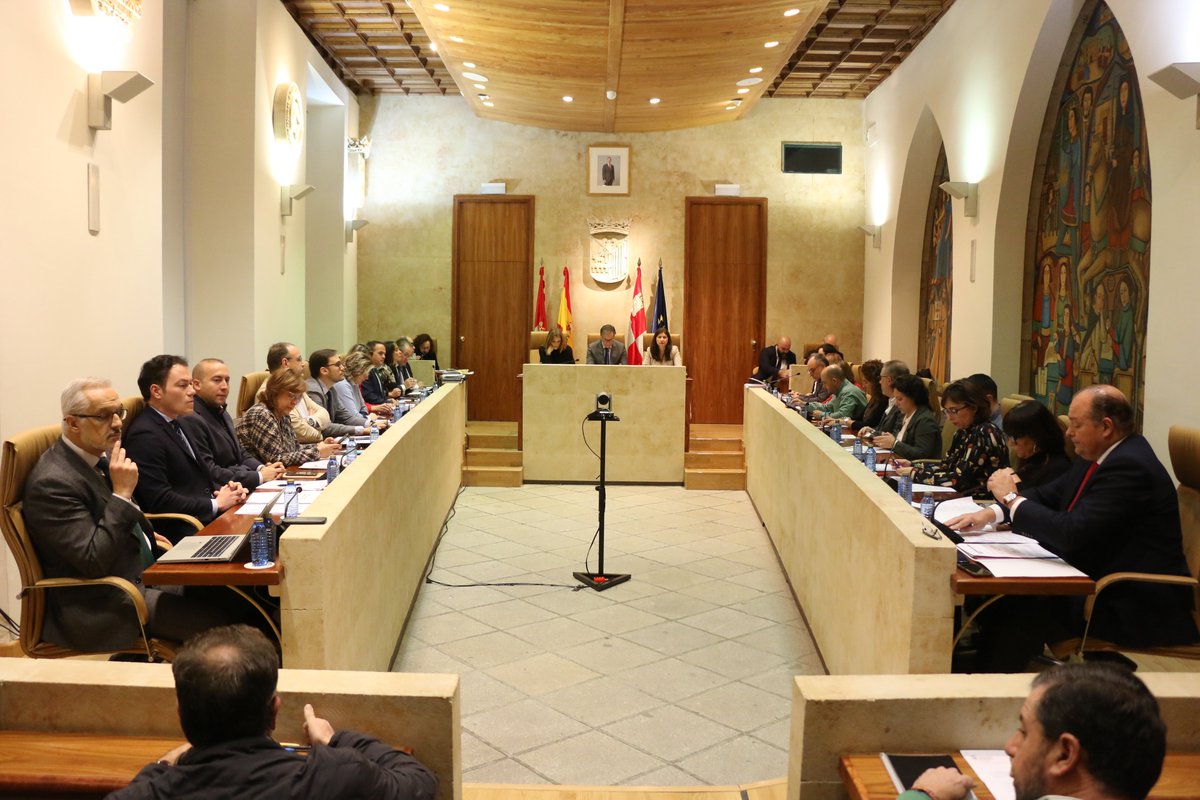 🏅El pleno del Ayuntamiento ratifica la concesión de las #MedallasDeOro de #Salamanca en 2024 a la Fundación Aviva, el actor José Antonio Sayagués y el empresario y filántropo Godofredo García.

🗓️El acto se celebrará en el Teatro Liceo el 12 de diciembre

aytosalamanca.es/w/el-pleno-del…