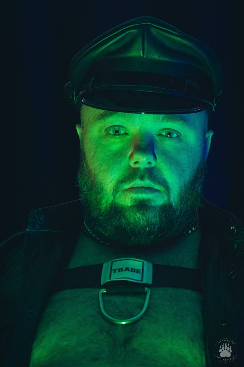 bearlensatdark's tweet photo. #green #leather #dom #harness

@SirCub88 https://t.co/rnSp7SWnOA