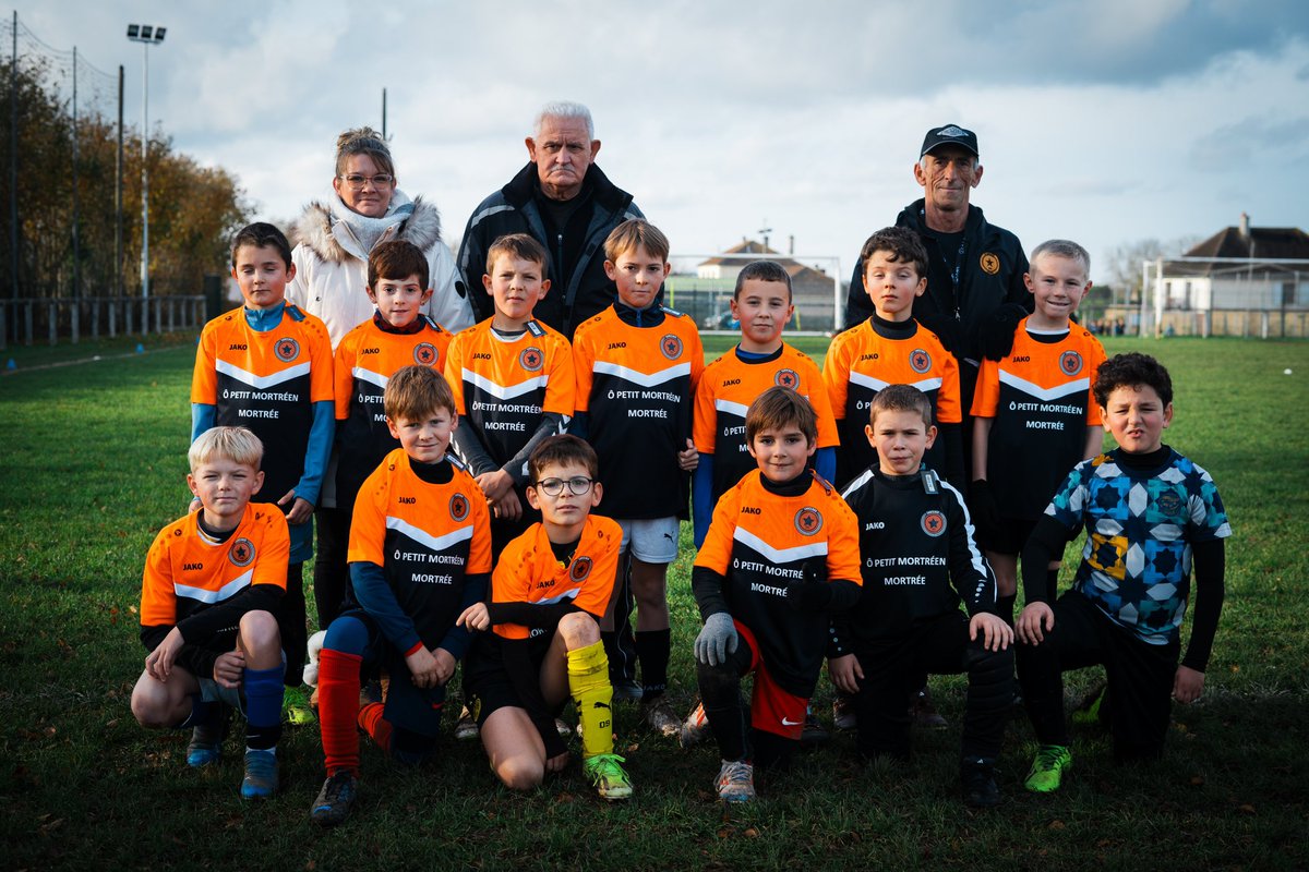 AS_SARCEAUX's tweet photo. ✨ Hier, nos U11 ont eu la joie de recevoir leur tout nouveau jeu de maillots.
🙏 Un immense merci à Ô Petit Mortréen pour leur précieux soutien.
💪 Merci infiniment pour votre générosité ! Nos U11 porteront fièrement ces maillots sur le terrain.
#GoTangos https://t.co/v0ivPob3Fe